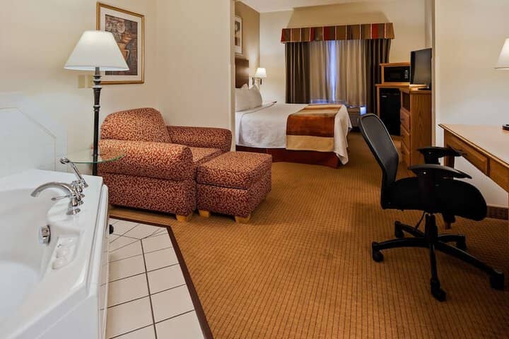 Room 6 of 17