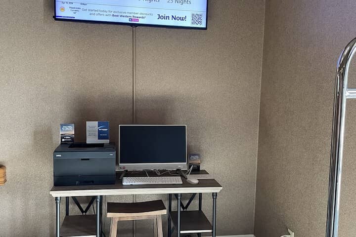 Business Center 16 of 17